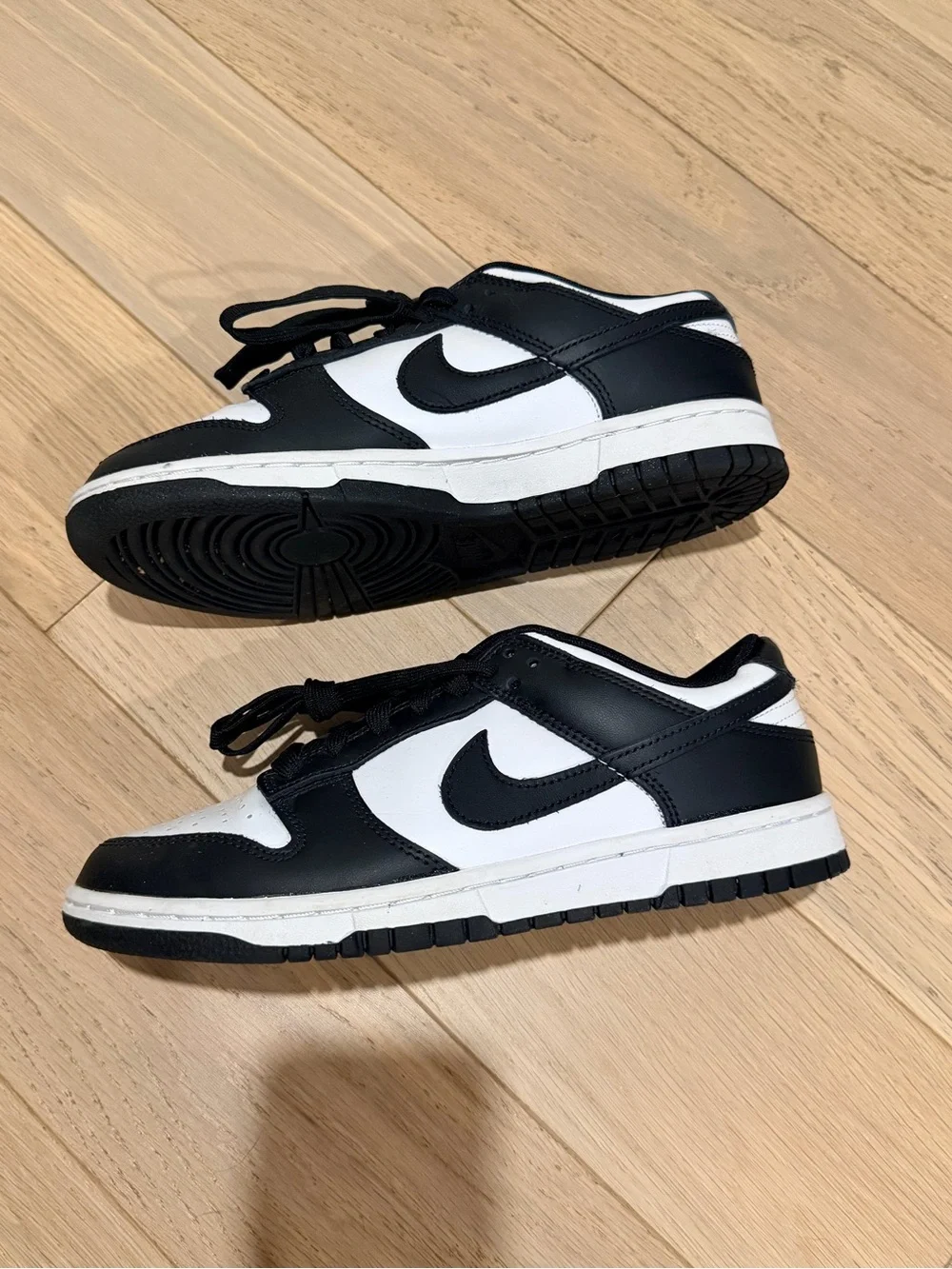 Nike low dunk panda (black/white) - gently worn - Men’s or youth size 7.5